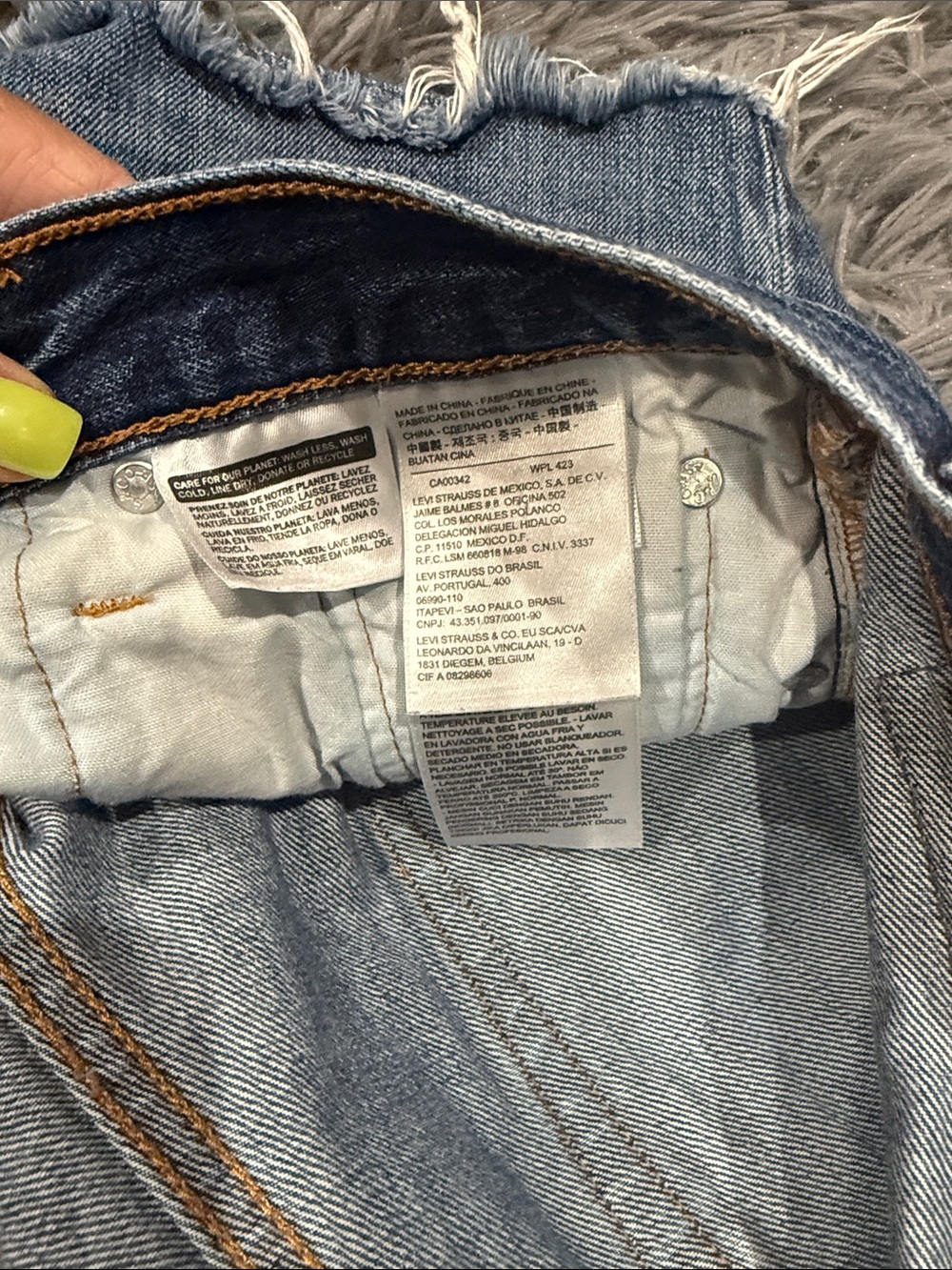 Levi’s Jean Shorts - Picture 4 of 5